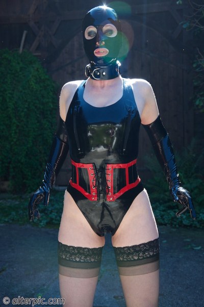 Sexy Rubber Babes Anna Rose And Amarantha Lablanche 8